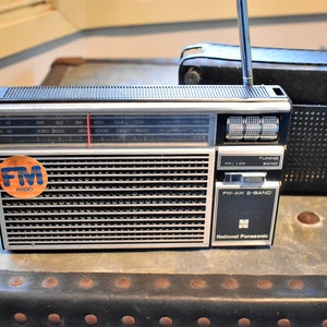 Vintage 1970s National Panasonic FM-AM 2-band Portable Radio Model