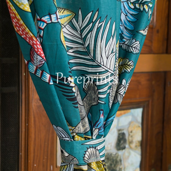 Ensemble de deux rideaux en coton tropical vert sarcelle, Imprimé singes sauvages tropicaux, Drapés colorés, Imprimé animal de la forêt tropicale, Imprimé jungle