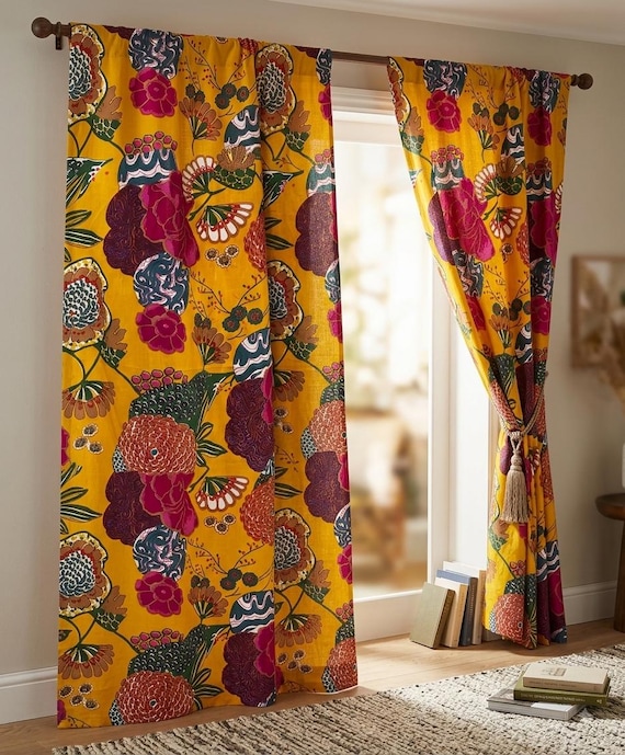 Senfgelbe Baumwollgardinen mit Blumenmuster, zweiteilig: Vintage-Boho-Gardinen