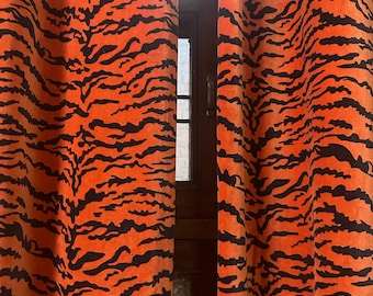 Cortina de terciopelo color naranja coral de estilo vintage: estampado de tigre que se puede personalizar para una decoración bohemia.
