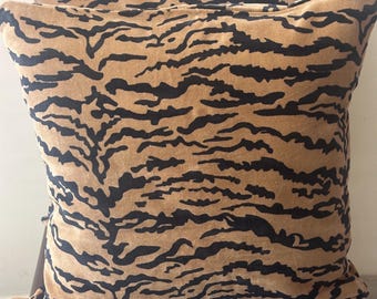 Funda de almohada de terciopelo con estampado de tigre, color topo, decoración para el hogar.
