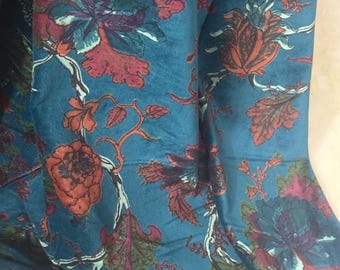 Tela de terciopelo de algodón de lujo: estampado floral color verde azulado por metros.