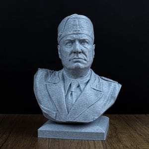 Popiersie Benito Mussoliniego, pomnik Il Duce, były premier Włoch
