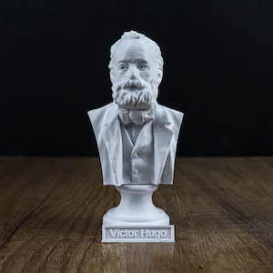 ヴィクトル・ユーゴーの胸像、フランスのロマン派作家および政治家の像、彫刻装飾