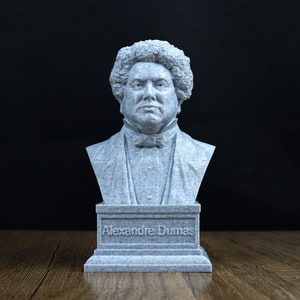 Busto de Alejandro Dumas, escultura del escritor francés