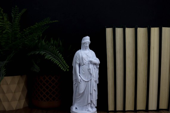 Queen Zenobia Statue Queen Zenobia | AeroArt International Inc.