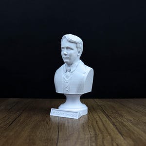 Popiersie Roberta Frosta, rzeźba amerykańskiego poety, prezent dla miłośnika poezji zdjęcie 10