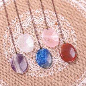 Oval Crystal Worry Stones Pendant Necklace Jewelry,Worry Stone Anti-Anxiety Gift Fidget Crystal Chain Bronze Necklace
