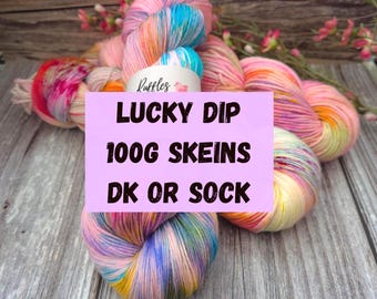 OVILLOS SORPRESA; 100 g de lana merino teñida a mano, DK o madeja para calcetines. Se añaden nuevos colores constantemente.