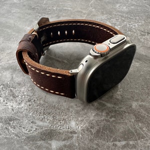Correa de cuero marrón desgastado grabada para Apple Watch Ultra de 49 mm