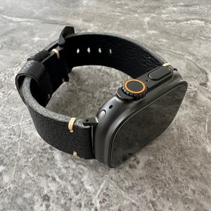 Uhrenarmband aus schwarzem Leder für Apple Watch Ultra 49 mm mit Gravur