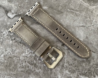 "Graviertes graues Uhrenarmband aus robustem Leder in abgenutzter Optik für Apple Watch Ultra 49 mm."
