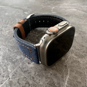 Gepersonaliseerde custom gegraveerde premium kwaliteit dikke blauwe canvas/leren horlogeband met oranje stiksel voor nieuwe Apple Watch Ultra 2 49 mm