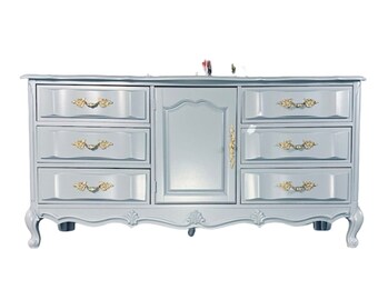 Available! Dresser| console| credenza| French Provincial| Nursery Furniture| entryway| guest room| bedroom| antique| wood| 9 drawer