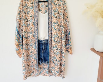 Cardigan vintage femme, veste légère femme, cardigan boho, cadeau pour elle, veste courte fleurie, cardigan boho hippie