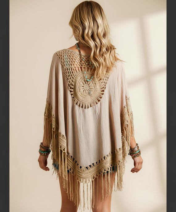 Beige Boho Cardigan– festival Cover up• Bohemian beige ruana• Festival Outfit • warm Layering Kimono, gehäkelter Cardigan mit Fransen