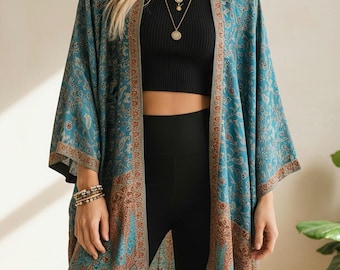 Kort orientalisk kofta, blågrön filigran kimono, lätt herrkofta, festivalkimono, juljacka i plusstorlek, kimonokofta