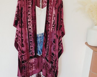 kimono bordeaux en velours burnout avec glands, kimono boho, cardigan vert avec guirlandes, kimono de festival, kimono en velours noir plus taille