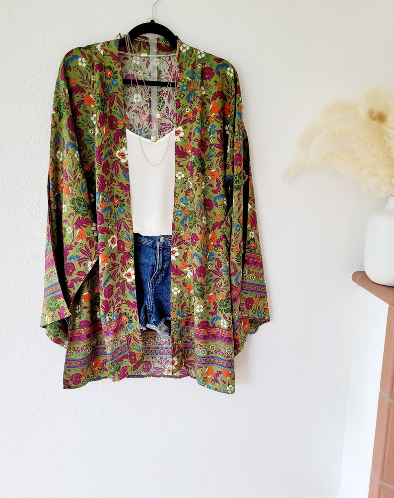 Short green cardigan, floral white cardigan women, cotton cardigan, purple boho cardigan, pink floral jacket Bild 1