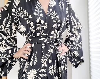 Saten kimono with floral print