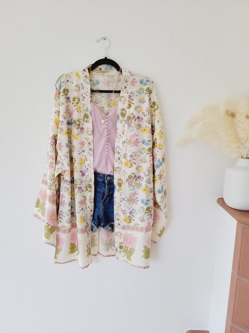 Short green cardigan, floral white cardigan women, cotton cardigan, purple boho cardigan, pink floral jacket Bild 2