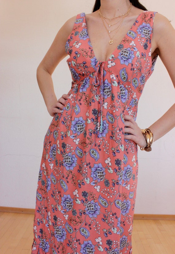 Langes Kleid mit Blumen Muster, Baumwolle Kleid Damen mit V-Ausschnitt, bedrucktes Maxikleid, ärmelloses lässiges Kleid, Sommer boho Kleid