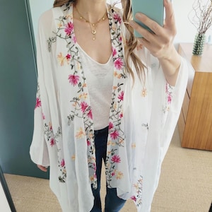Boho kimono with floral embroidery – airy, soft & colorful | Summer cardigan | Festival outfit | Beach kimono | White floral wrap