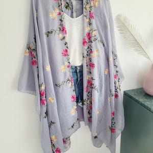 Boho-cardigan in grote maten met bloemenborduurwerk | Losvallende oversized kimono voor vrouwen met rondingen en plussize vrouwen | Zomerfestivaloutfit | Maten 36-52