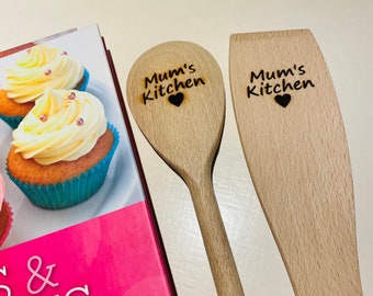 Ensemble cuillère et spatule en bois gravés au laser, cuisine de maman, cuisine de grand-mère, cadeau unique et respectueux de l'environnement pour la fête des mères