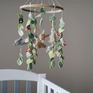 Baby crib woodland mobile