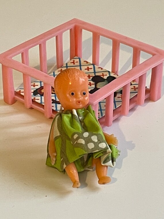 Vintage Poppenhuis Box en BabyPop Jaren '60 Super -