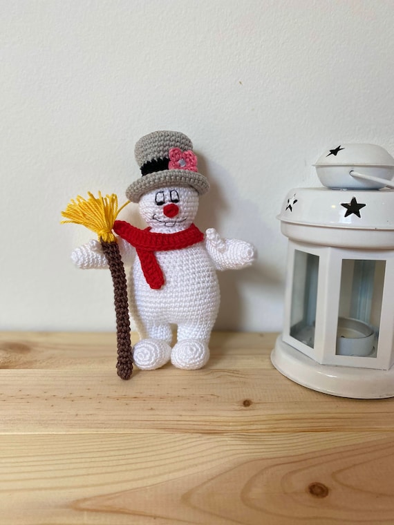 CROCHET PATTERN:Snowman with hat,Pdf pattern,Snowman,Amigurumi pattern,Snowman crochet pdf,Written in English,Easy to follow,Medium pattern