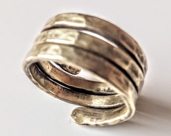 Gehämmert und gehämmert Messing Ring. Minimalistischer unisex Ring.Ring aus Messing