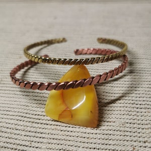Koper, messing, gedraaid, armband, manchetarmband, handgemaakte sieraden, cadeau voor vrouw, man. Minimalistisch, landelijk, Keltisch, Viking-, hippiestijl
