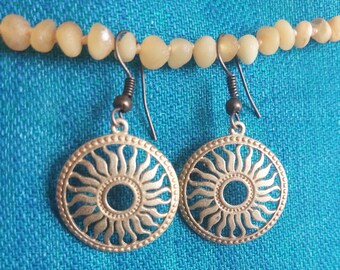 Brass ethnic earring.Earring ethnic sun.Round brass earring.Dangle earring.Handmade earring.Brass jewelry.Gift for girl,woman.Minimalist