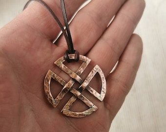 Copper pendant. Celtic pendant, knot. Hammered necklace, a symbol of eternity, love, fidelity. Viking mascot. Handmade jewelry. Gift.
