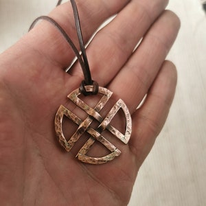 Copper pendant. Celtic pendant, knot. Hammered necklace, a symbol of eternity, love, fidelity. Viking mascot. Handmade jewelry. Gift.