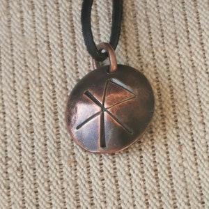 Collar de cobre, L-LOVE, con correa de cuero natural, runas vikingas, nórdicas, celtas. Joyería pagana. Regalo para hombre, mujer.