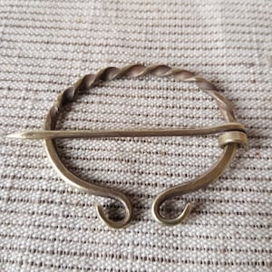 Twisted Brass Fibula,Horseshoe shapes Brooch, Scarf pin,ancient tribes,made with a hammer,Viking Jewelry Gift, Historical Reenactment Pin