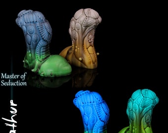 Fantasy sex toys: Lovathur dildo - master of seduction - sexually mind-controlling alien worm - Thick and short dildo
