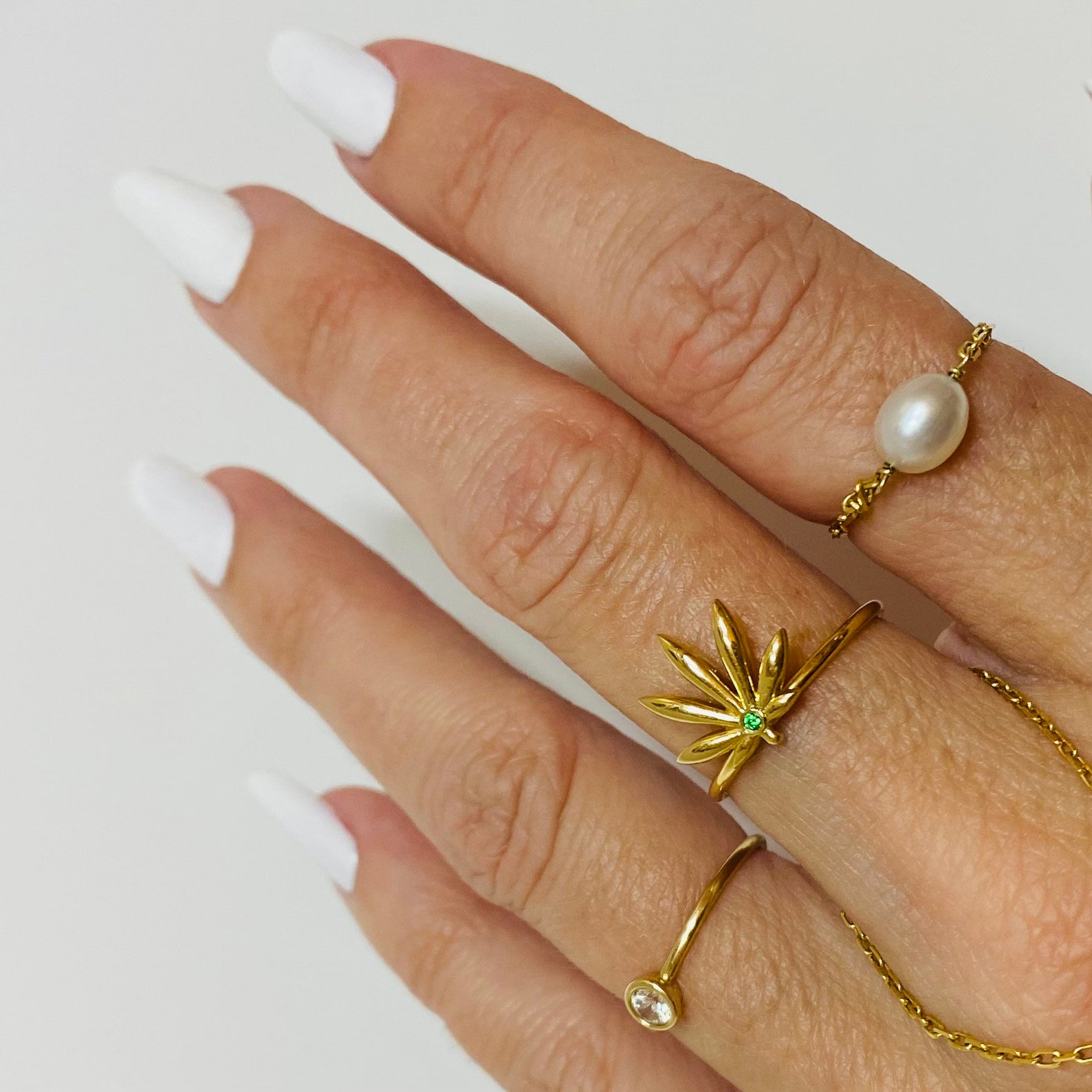 18k Gold Marijuana Ring / Emerald Stone Cannabis Ring Gold / Small Gold