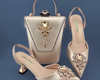 green shoes and matching bolsa