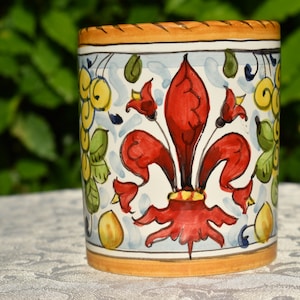 Tazas toscanas grandes hechas a mano, pintadas a mano con diseños de lirios y flores de lis.