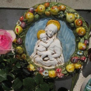 Tuscan handmade, hand-painted wall decoration in Della Robbia style design