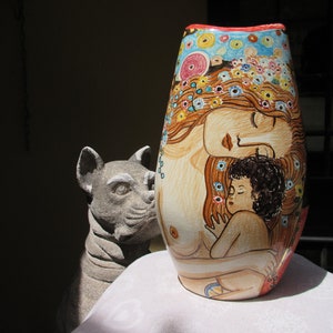 Moderne Form und Design für eine Klimt-Blumenvase
