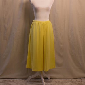 Vintage 1970s Butter Yellow Inverted Pleat Front Midi Skirt