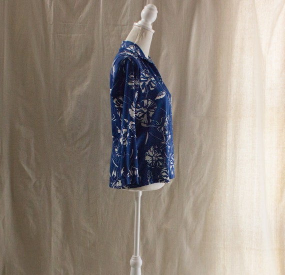 Vintage 1970s Blue and White Floral Blouse - image 4
