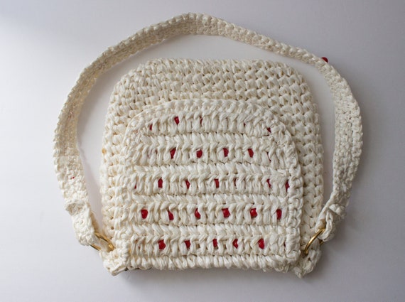 Vintage White Straw Crocheted Purse with Red Beads - image 4