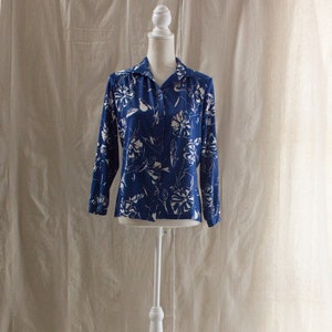 Vintage 1970s Blue and White Floral Blouse
