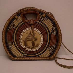 Borsa vintage in vimini intrecciato, pelle e conchiglie